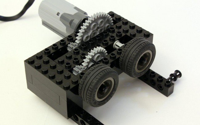 acceleratormechanism 650x407 Un accélérateur de particules en LEGOS